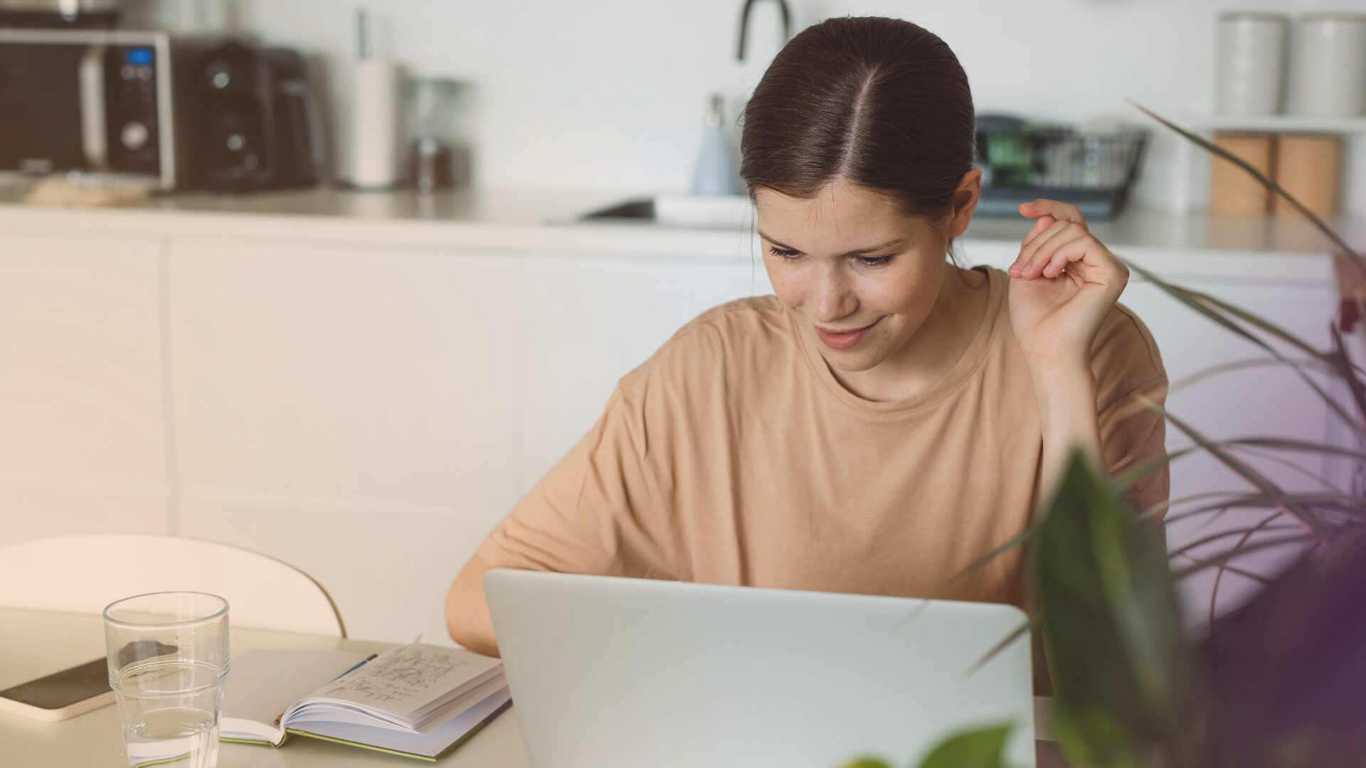 help a job seeker get back into work with CV image